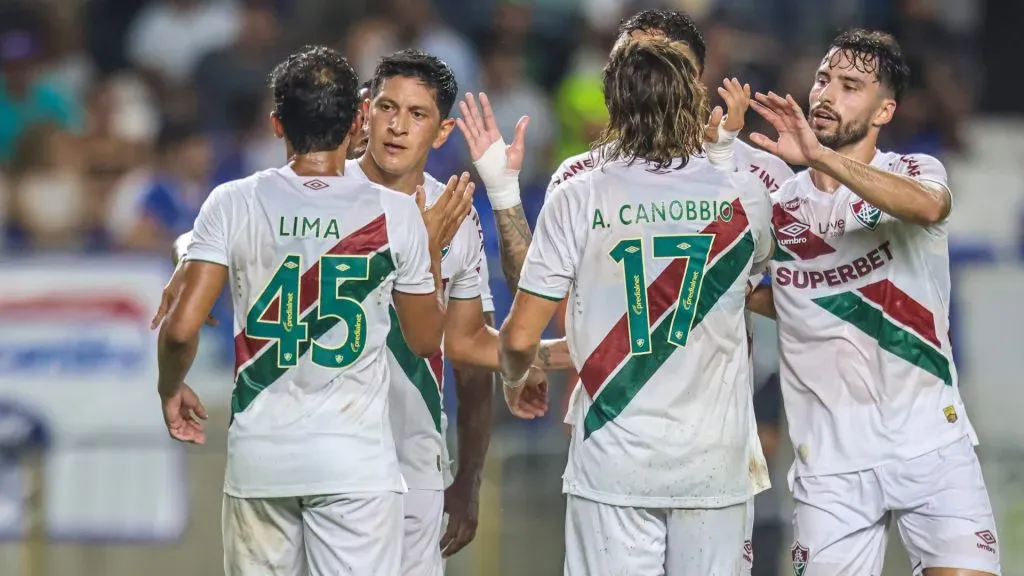 Jogadores do Fluminense comemorando com Germán Cano – Foto: Fernando Torres/AGIF