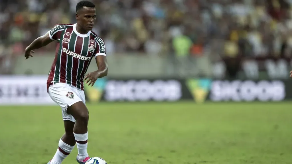Arias em ação pelo Fluminense contra o Sport, pelo Brasileirão Betano – Foto: Jorge Rodrigues/AGIF