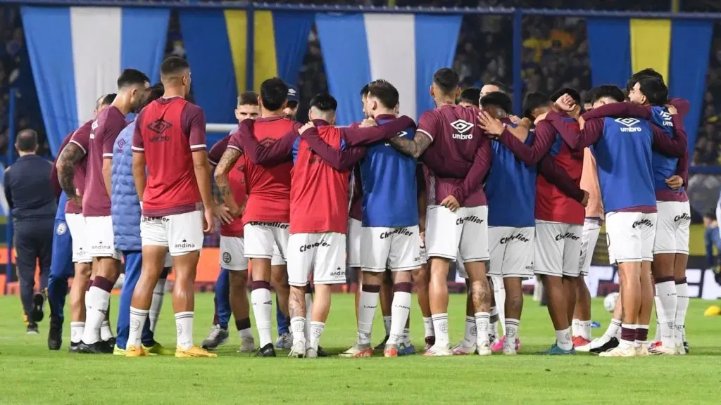 Elenco do Lanús durante partida contra o Boca Jrs – Foto: Reprodução/Lanús