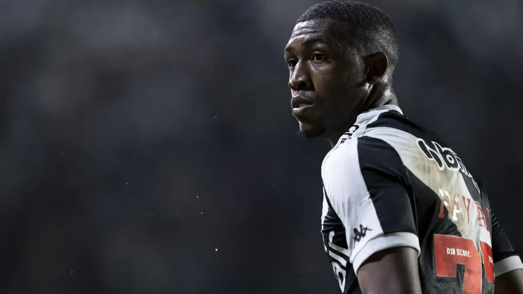 Rayan tem contrato com o Vasco até o fim da próxima temporada – Foto: Jorge Rodrigues/AGIF