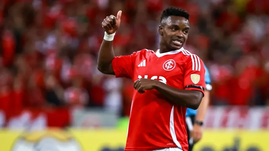 Carbonero segue avançando na recuperação da lesão – Foto: Maxi Franzoi/AGIF