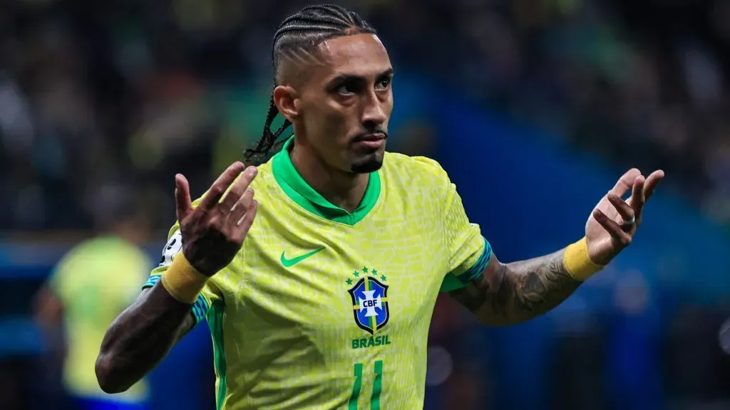 Raphinha durante partida entre Brasil x Paraguai pelas Eliminatórias Sul-Americanas – Foto: Fabio Giannelli/AGIF
