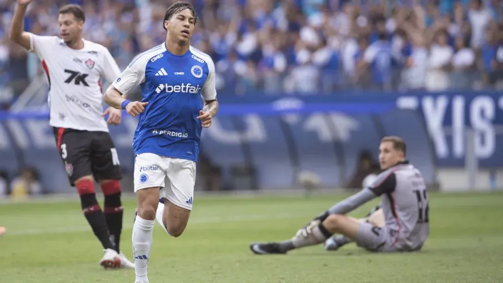 Kaio Jorge comemorando após marcar contra o Vitória – Foto: Fernando Moreno/AGIF