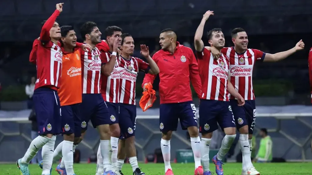 Chivas se enfrenta al América por las semifinales del Clásico Nacional.