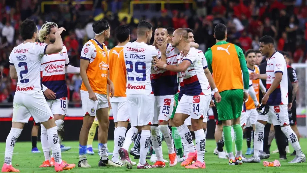 Chicharito Hernández reaccionó al golazo del Piojo y la victoria de Chivas en el Clásico Tapatío
