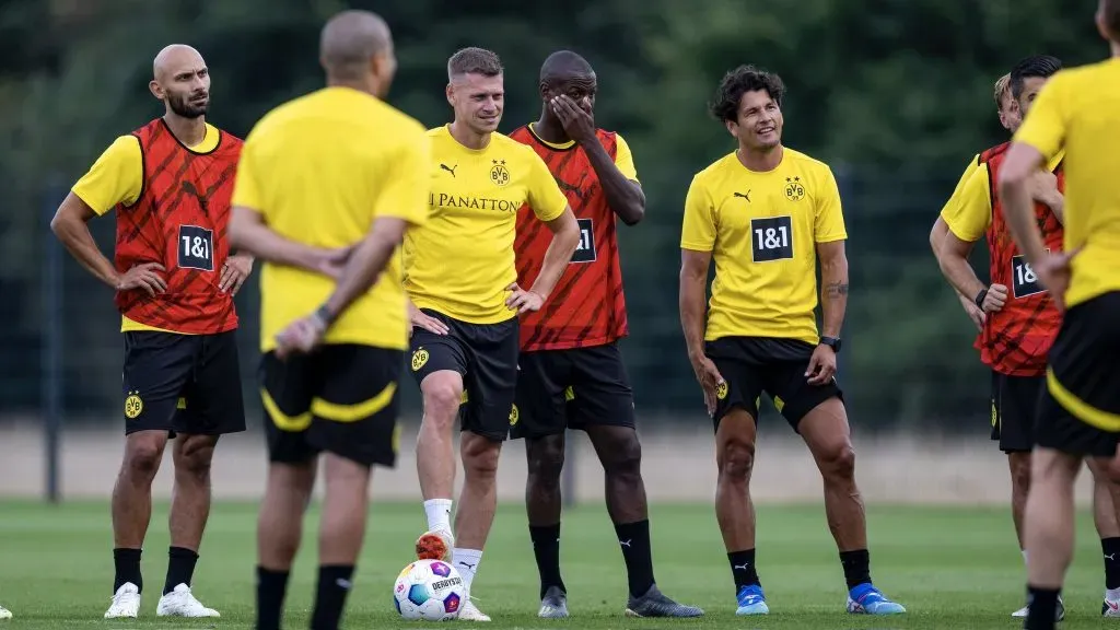 Adrián Ramos volvió a los entrenamientos de Borussia Dortmund. Oficial Borussia Dortmund.