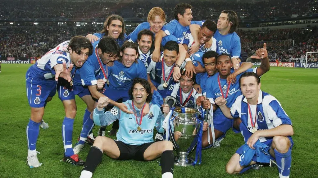 FC Porto players celebrate winning the Champions League during the UEFA Champions League Final in 2004. (Source: Shaun Botterill/Getty Images)