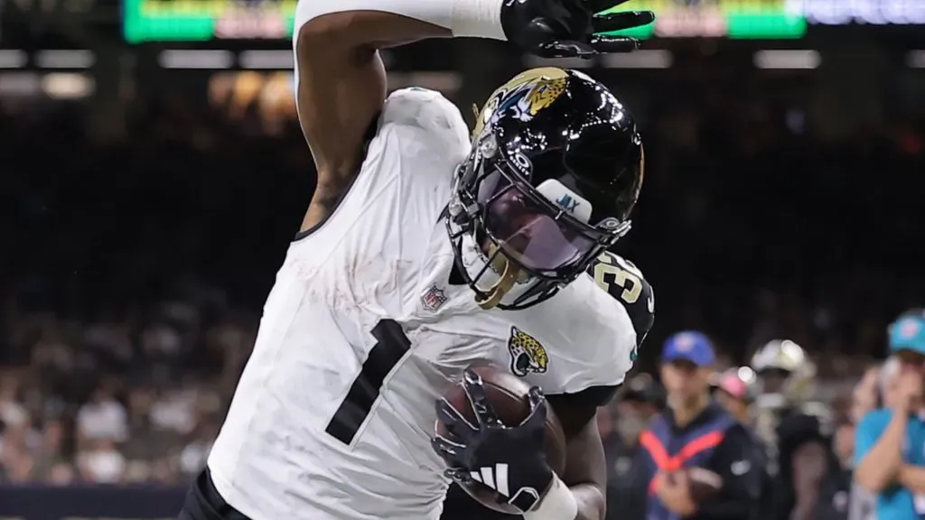 Etienne scoring a touchdown against New Orleans