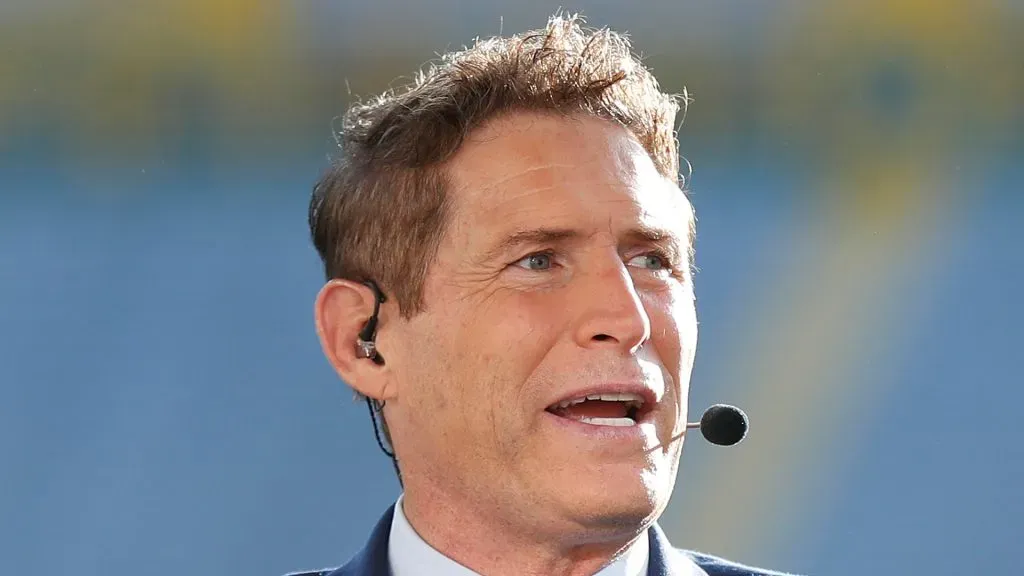 Steve Young takes a big shot at the Eagles. (Getty Images)
