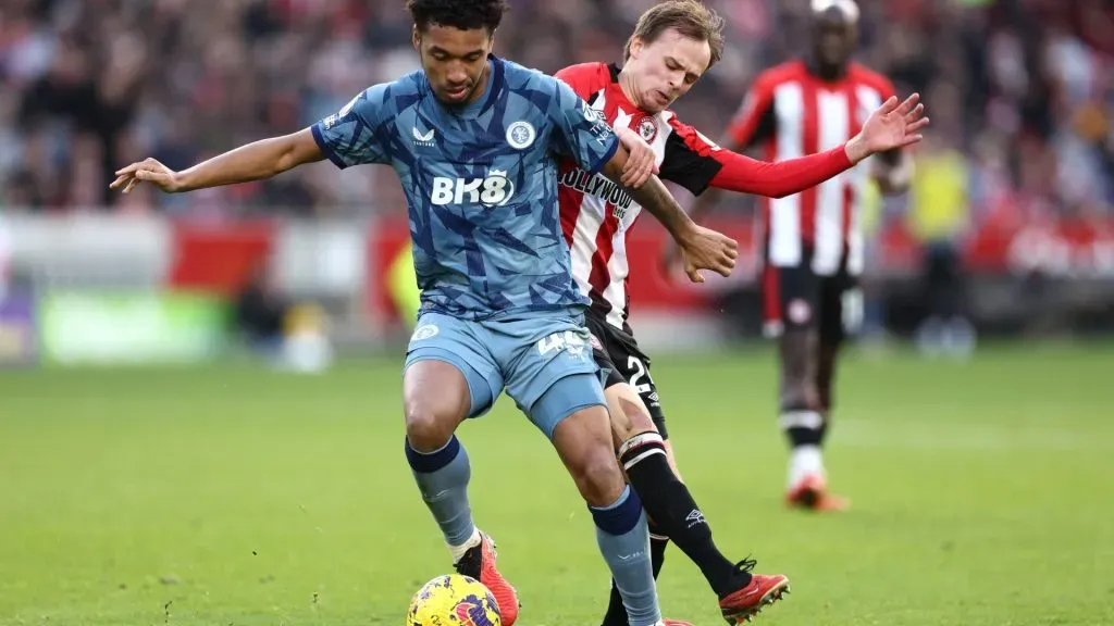 BRENTFORD, ENGLAND – DECEMBER 17: Boubacar Kamara of Aston Villa on the ball whilst under pressure from Mikkel Damsgaard of Brentford during the Premier League match between Brentford FC and Aston Villa at Gtech Community Stadium on December 17, 2023 in Brentford, England. (Photo by Clive Rose/Getty Images)