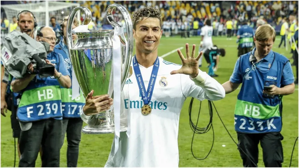 Cristiano Ronaldo with the trophy in Real Madrid – IMAGO / ANP