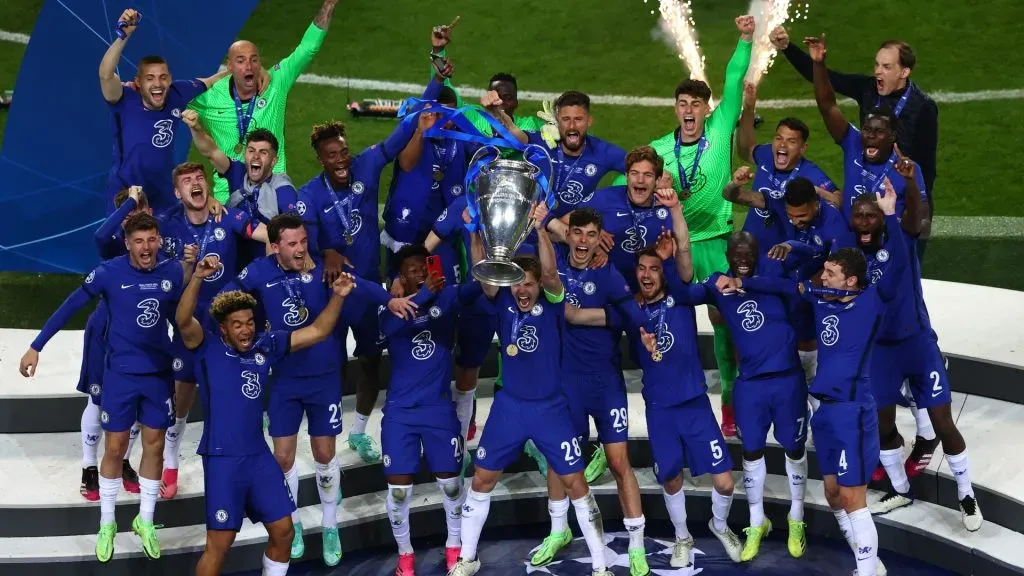 Cesar Azpilicueta the captain of Chelsea lifts the Champions League Trophy following their team’s victory during the UEFA Champions League Final between Manchester City and Chelsea FC at Estadio do Dragao on May 29, 2021 in Porto, Portugal.