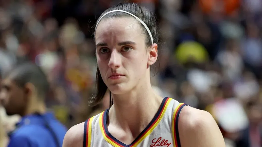 Caitlin Clark (PG) made his WNBA debut with the Indiana Fever