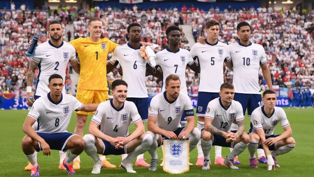 Players of England pose for a team photograph prior to the UEFA EURO 2024 group stage match between Denmark and England