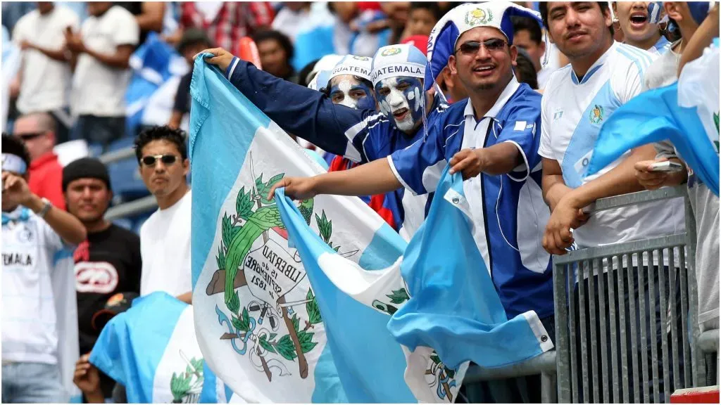 Fans from Guatemala with flags – IMAGO / Icon Sportswire