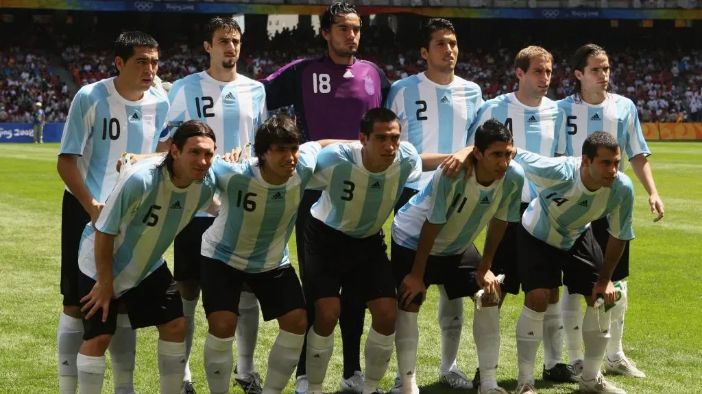 The Argentinian team line up prior to the Men’s Gold Medal football match between Nigeria and Argentina at the National Stadium on Day 15 of the Beijing 2008 Olympic Games on August 23, 2008 in Beijing, China. (Photo by Mark Dadswell/Getty Images)
