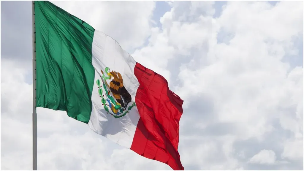 Mexican flag – IMAGO / CHROMORANGE