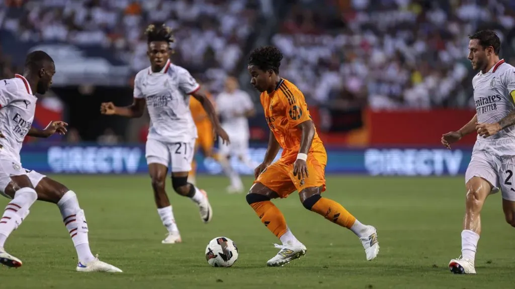 Endrick dribbles the ball during the game between Real Madrid and AC Milan. IMAGO / Sports Press Photo