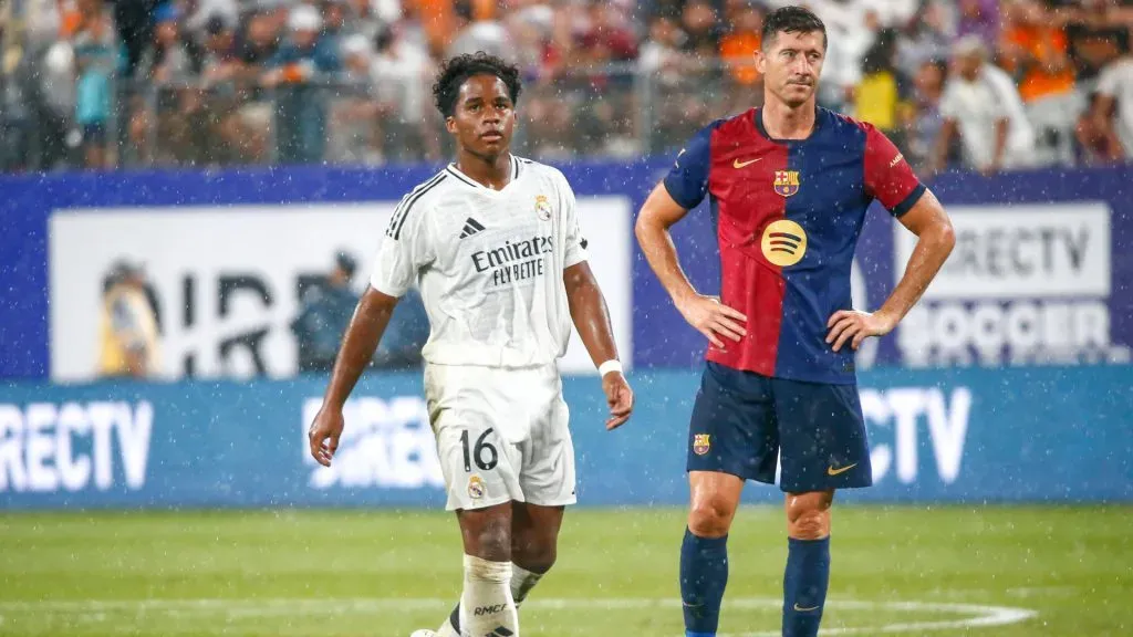 Robert Lewandowski of Barcelona and Endrick of Real Madrid in the a game for the Soccer Champions Tour at MetLife Stadium. IMAGO / ZUMA Press Wire