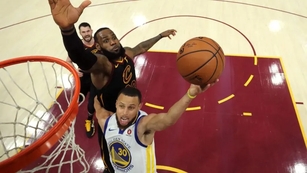 Stephen Curry #30 of the Golden State Warriors attempts a layup defended by LeBron James #23 of the Cleveland Cavaliers in the third quarter during Game Three of the 2018 NBA Finals at Quicken Loans Arena on June 6, 2018 in Cleveland, Ohio.