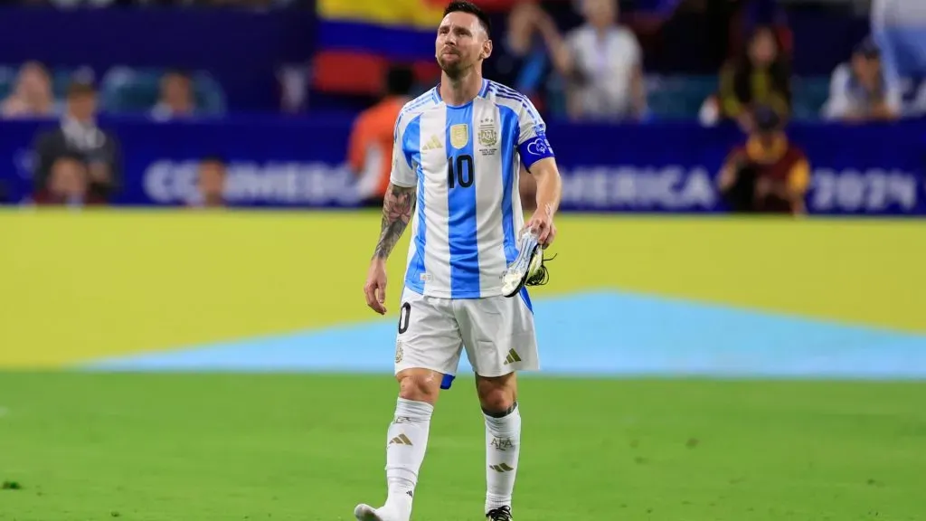 Lionel Messi of Argentina reacts as he leaves the pitch after suffering an injury during the CONMEBOL Copa America 2024 Final match between Argentina and Colombia