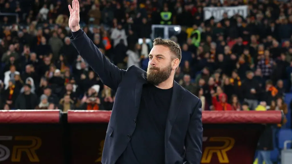 Daniele De Rossi, Head Coach of AS Roma, acknowledges the fans prior to the Serie A TIM match between AS Roma and Hellas Verona FC at Stadio Olimpico on January 20, 2024 in Rome, Italy.