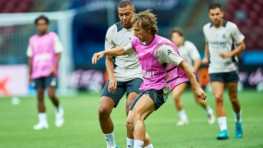 (L) Kylian Mbappe from Real Madrid and (R) Luka Modric from Real Madrid while training session before UEFA Super Cup 2024 at National Stadium on August 13, 2024 in Warsaw, Poland. (Photo by Adam Nurkiewicz/Getty Images)