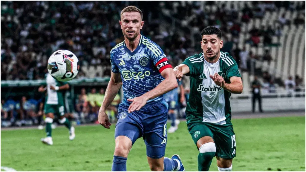 Jordan Henderson of AFC Ajax and Dimitris Limnios of Panathinaikos FC battle for the ball – IMAGO / BSR Agency