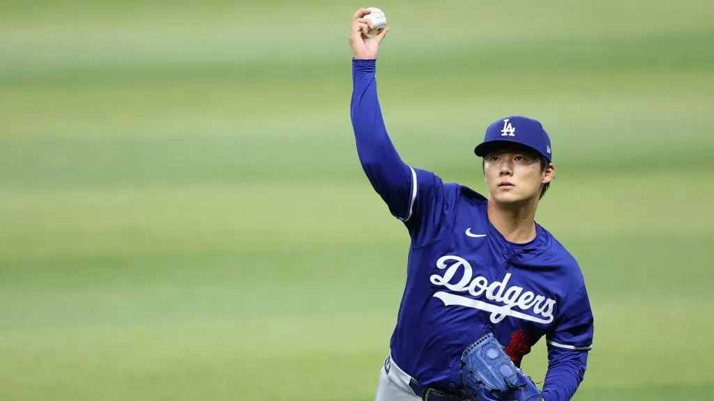 Pitcher Yoshinobu Yamamoto #18 of the Los Angeles Dodgers warms up before the MLB game against the Arizona Diamondbacks at Chase Field on September 01, 2024 in Phoenix, Arizona. (Photo by Christian Petersen/Getty Images)