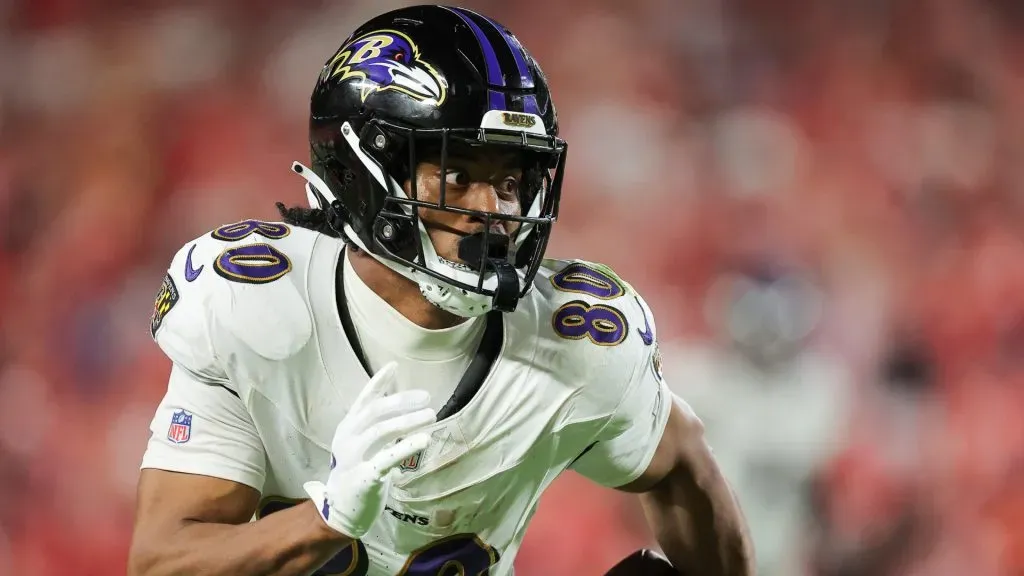 Isaiah Likely of the Baltimore Ravens runs for a touchdown against the Kansas City Chiefs during the fourth quarter at GEHA Field at Arrowhead Stadium on September 05, 2024 in Kansas City, Missouri. (Photo by David Eulitt/Getty Images)