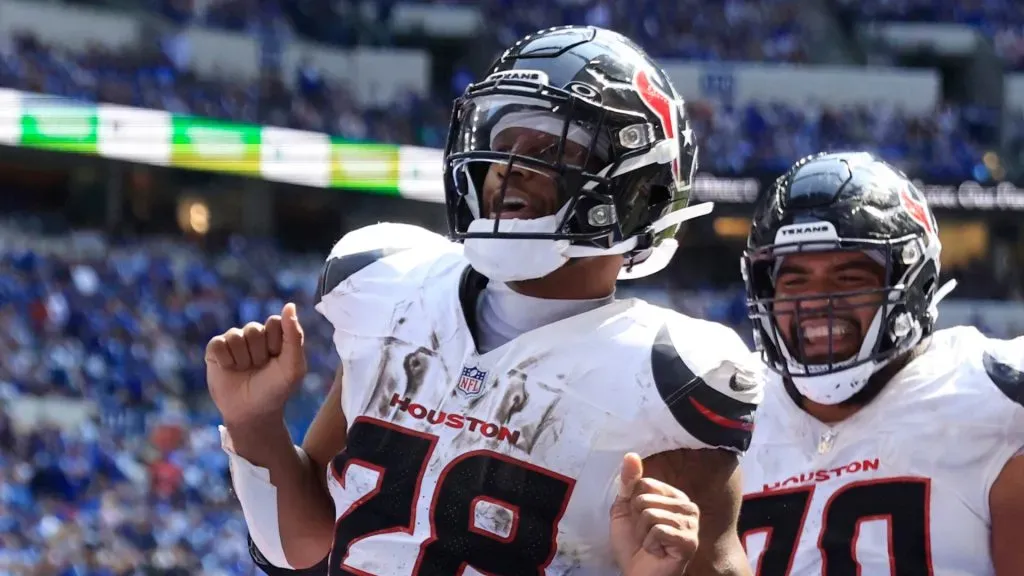 Joe Mixon #28 of the Houston Texans celebrates after scoring a touchdown in the fourth quarter of the game against the Indianapolis Colts at Lucas Oil Stadium on September 08, 2024 in Indianapolis, Indiana.