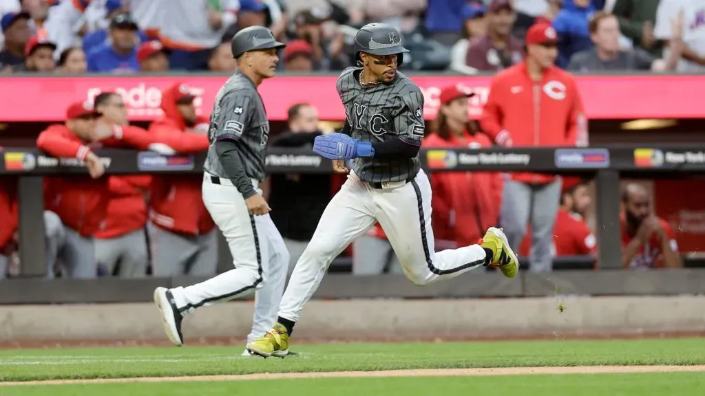 Francisco Lindor #12 of the New York Mets rounds third base and heads for home during the sixth inning against the Cincinnati Reds at Citi Field on September 07, 2024 in New York City. (Photo by Jim McIsaac/Getty Images)