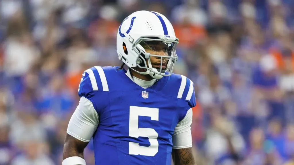 Indianapolis Colts quarterback Anthony Richardson (5) passes the ball during NFL, American Football Herren, USA preseason game action against the Denver Broncos at Lucas Oil Stadium in Indianapolis, Indiana.