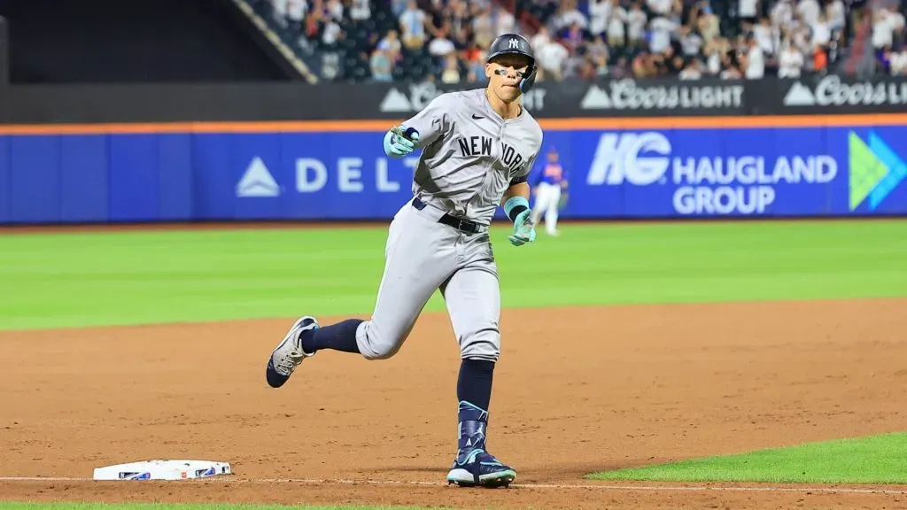 Aaron Judge 99 is rounding the bases after homering during the sixth inning of the baseball game against the New York Yankees at Citi Field. IMAGO / NurPhoto