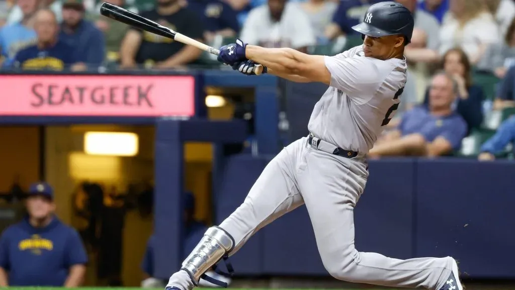 New York Yankees outfielder Juan Soto (22) hits a single during the game between the Milwaukee Brewers and the New York Yankees at American Family Field in Milwaukee, WI. IMAGO / ZUMA Press Wire