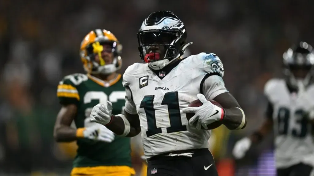 A.J. Brown #11 of the Philadelphia Eagles runs for a touchdown during the third quarter against the Green Bay Packers at Arena Corinthians on September 06, 2024 in Sao Paulo, Brazil. (Photo by Pedro Vilela/Getty Images)