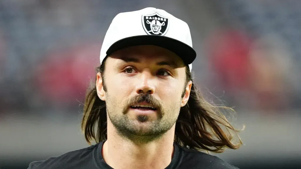 Quarterback Gardner Minshew #15 of the Las Vegas Raiders warms up before a preseason game against the San Francisco 49ers at Allegiant Stadium on August 23, 2024 in Las Vegas, Nevada.