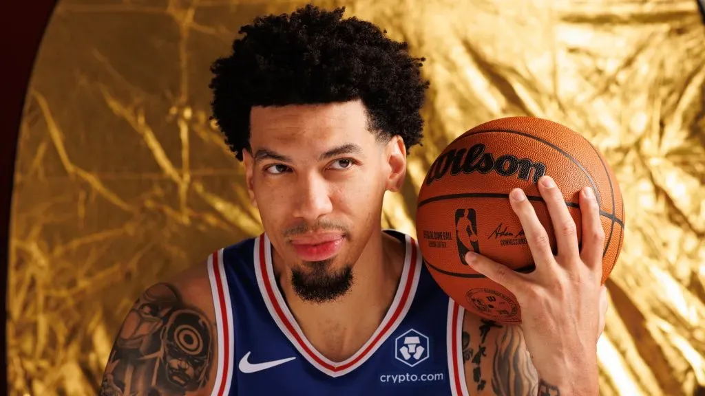 Danny Green poses in his last stint on the Philadelphia 76ers (Photo by Tim Nwachukwu/Getty Images)