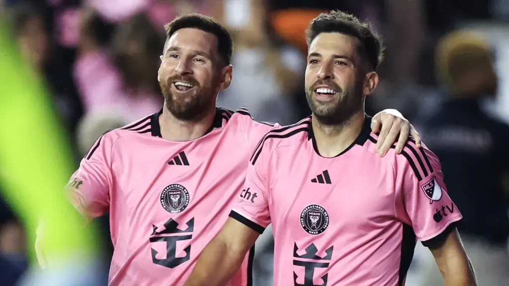 lionel messi and jordi alba laughing