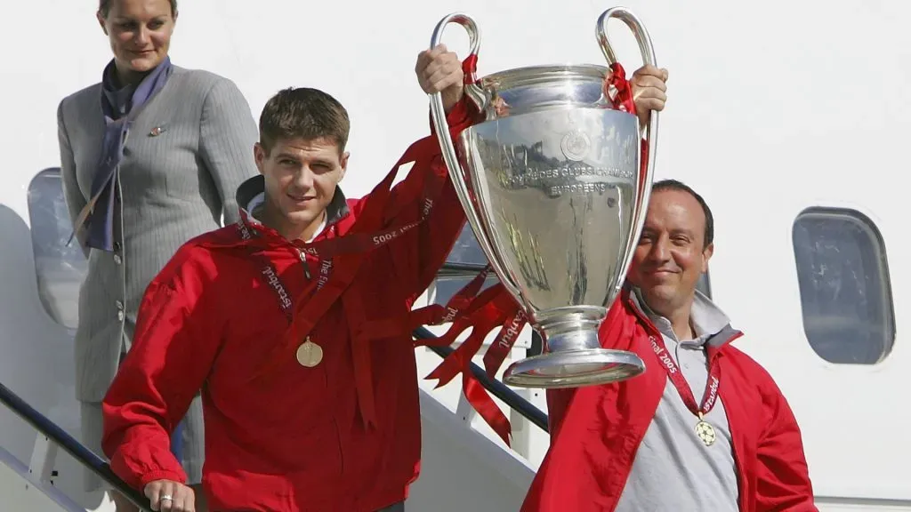 Steven Gerrard, Liverpool Captain and Rafael Benitez, Liverpool Manager, lift high the UEFA Champions League trophy as they arrive at Liverpool John Lennon Airport. (Daniel Berehulak/Getty Images)