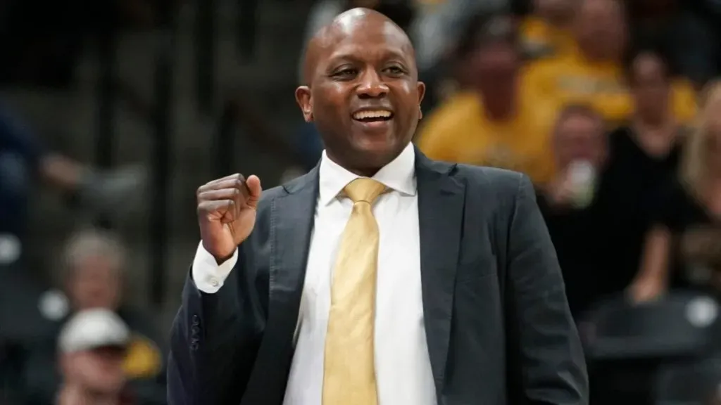 Head coach Dennis Gates of the Missouri Tigers reacts after a missed free throw by the Tennessee Volunteers in the second half at Mizzou Arena on February 20, 2024. (Source: Ed Zurga/Getty Images)
