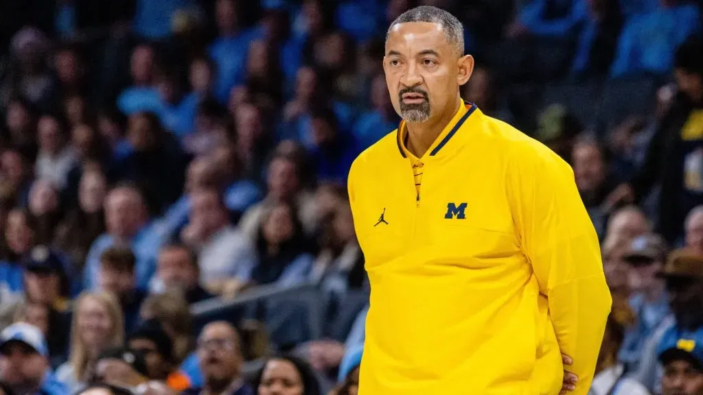 Michigan Wolverines head coach Juwan Howard watches his defense during the first half of the 2022 Jumpman Invitational against the North Carolina Tar Heels on December 21, 2022. (Source: IMAGO / ZUMA Press Wire)