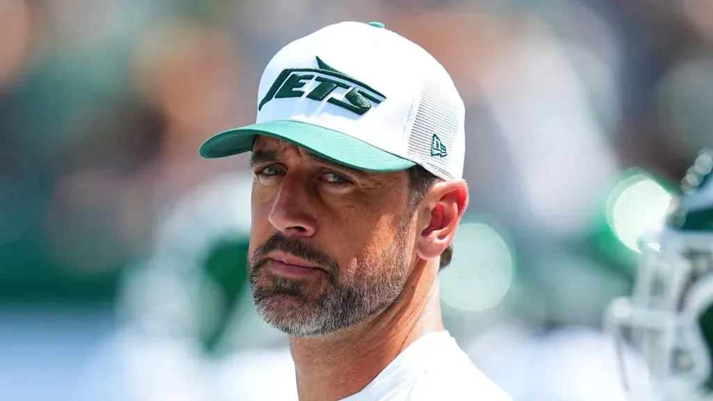 Aaron Rodgers looks up