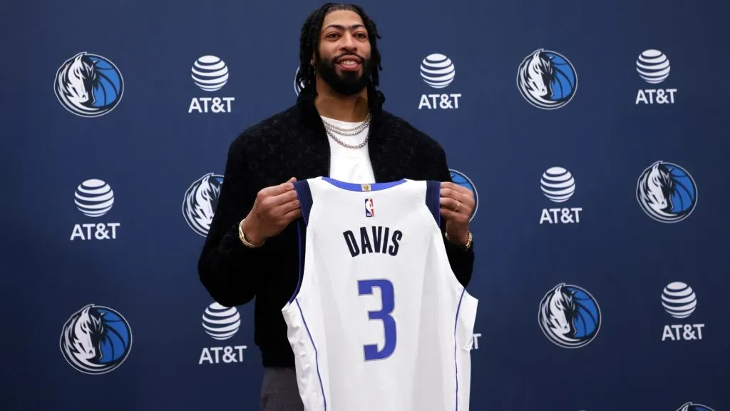 Anthony Davis is introduced at the Dallas Mavericks Practice Facility on February 7, 2025 in Dallas, Texas. (Ron Jenkins/Getty Images)