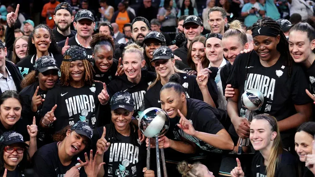 The New York Liberty pose after the win over Minnesota Lynx in Game Five of the WNBA Finals at Barclays Center on October 20, 2024. (Source: Elsa/Getty Images)