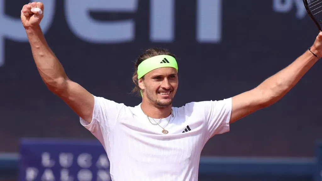 Alexander Zverev celebrates after winning the Bavarian Open against Ben Shelton