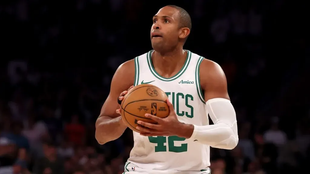 Al Horford #42 The Boston Celtics is looking for the Fourth quarter against the New York Knicks in game four of the NBA playoffs of the Eastern Conference in 2025 (Source: Elsa/Getty Images)