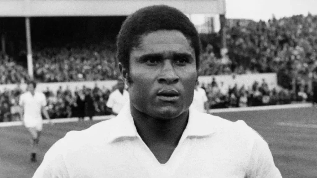 Portuguese soccer player Eusebio of Benfica at a match against Arsenal. (Source: Getty Images)