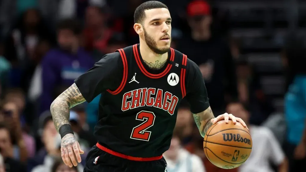 Lonzo Ball #2 of the Chicago Bulls dribbles during the first half of the game against the Charlotte Hornets. (Jared C. Tilton/Getty Images)
