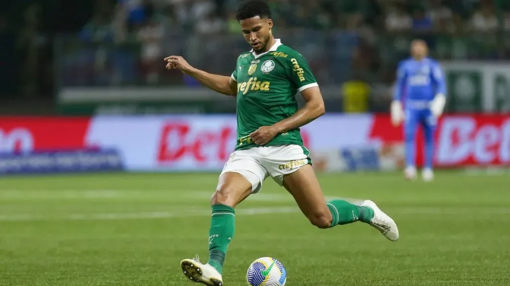 Murilo of Palmeiras passes the ball during a match vs Juventude at Allianz Parque on June 23, 2024.